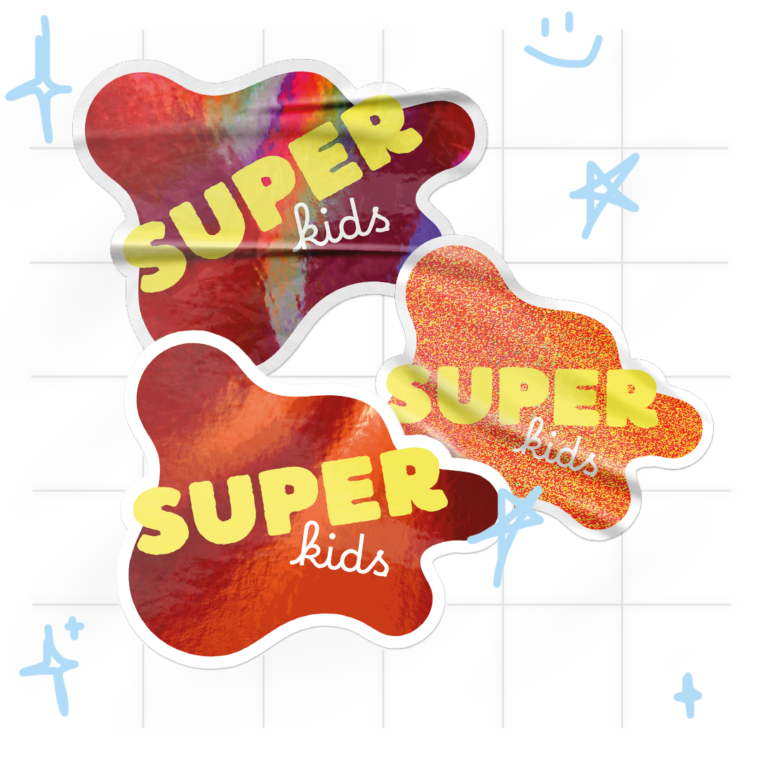 Super Kids Paris向けの、ホログラムとグリッター仕上げの不定形「Super Kids」ステッカー